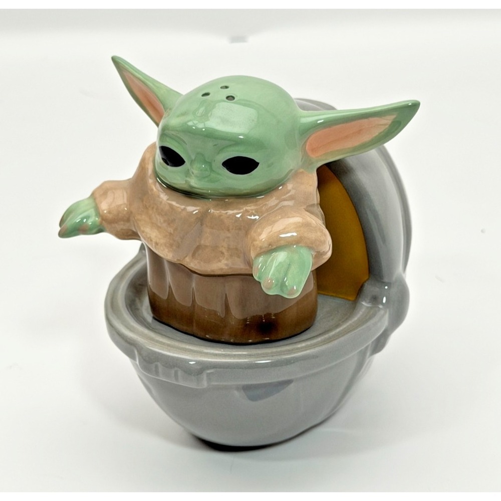 Bioworld Star Wars Grogu Baby Yoda & Hover Pram Ceramic Magnetic Shaker Set
